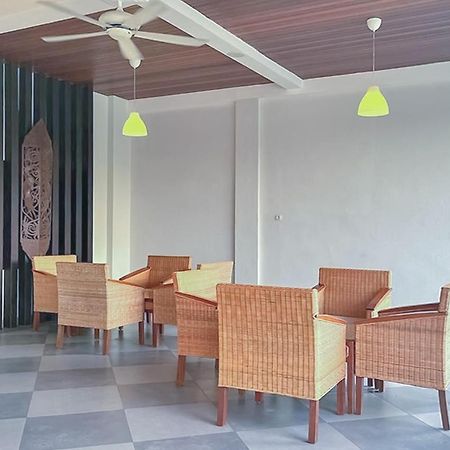 Urbanview Syariah Wisma Annisa Palangkaraya By Reddoorz Exterior photo